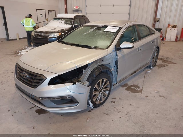 2015 Hyundai Sonata Sport მანქანა იყიდება აუქციონზე, vin: 5NPE34AF7FH118002, აუქციონის ნომერი: 44454097