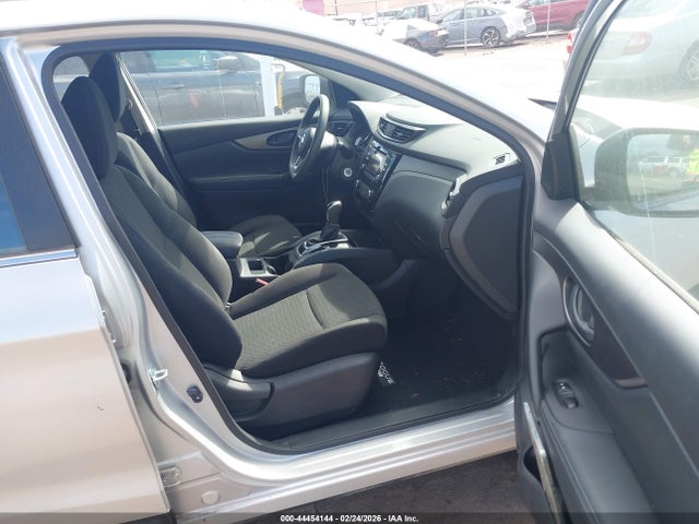 JN1BJ1CP8HW018021 Nissan Rogue Sport S