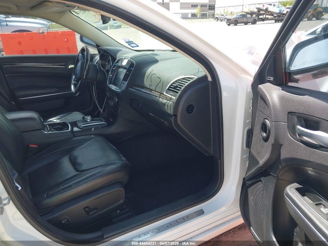 Продажа на аукционе авто 2017 Chrysler 300c, vin: 2C3CCAEG7HH586742, номер лота: 44454231