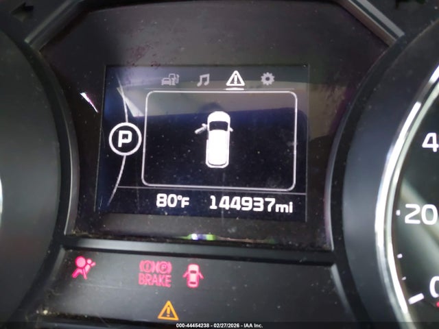 KNDMB5C17H6251295 KIA SEDONA LX