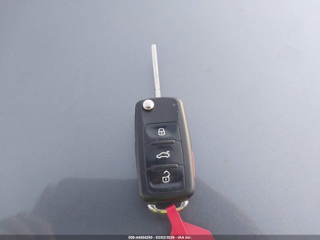 1VWAT7A38GC065195 Volkswagen Passat 1.8t R-line
