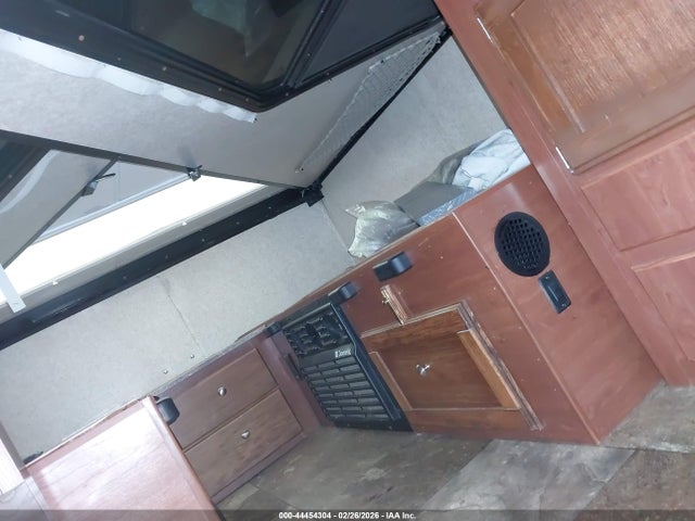 4X4CFSW19GD176226 Forest River Flagstaff