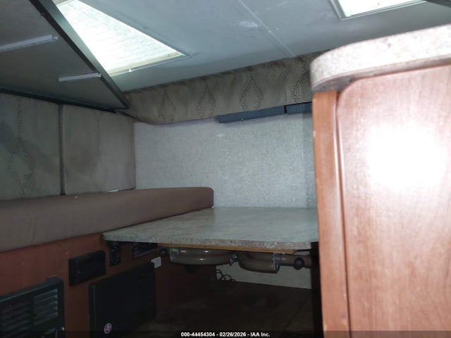 4X4CFSW19GD176226 Forest River Flagstaff