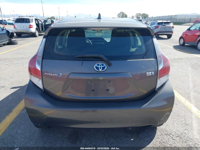 Toyota Prius C One 2015 JTDKDTB35F1101012 Image 16