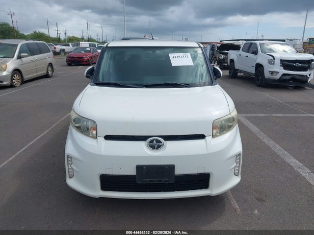 Scion Xb 686 Parklan Edition 2015 JTLZE4FE0FJ082385 Image 12
