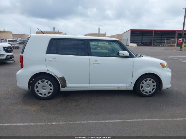Scion Xb 686 Parklan Edition 2015 JTLZE4FE0FJ082385 Image 13