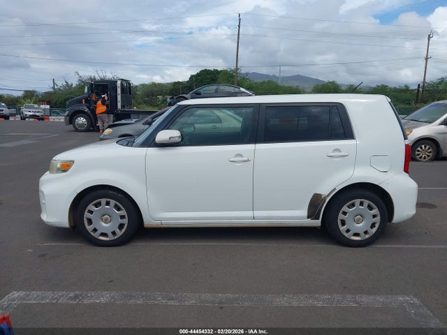Scion Xb 686 Parklan Edition 2015 JTLZE4FE0FJ082385 Image 14