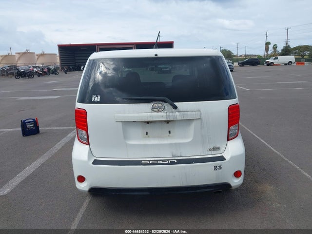 Scion Xb 686 Parklan Edition 2015 JTLZE4FE0FJ082385 Image 16