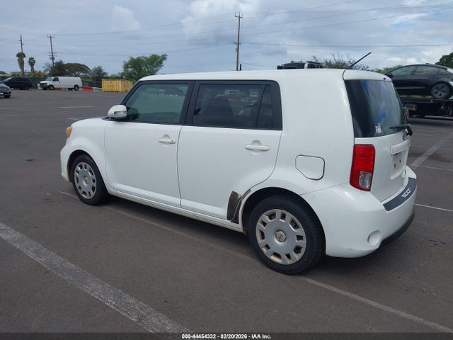 Scion Xb 686 Parklan Edition 2015 JTLZE4FE0FJ082385 Image 3