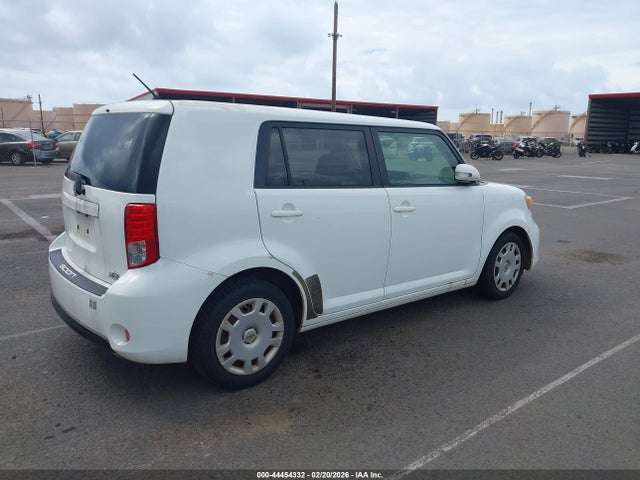 Scion Xb 686 Parklan Edition 2015 JTLZE4FE0FJ082385 Image 4