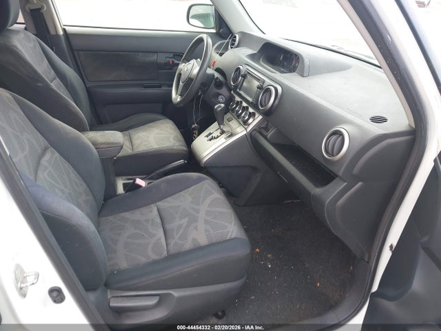 Scion Xb 686 Parklan Edition 2015 JTLZE4FE0FJ082385 Image 5