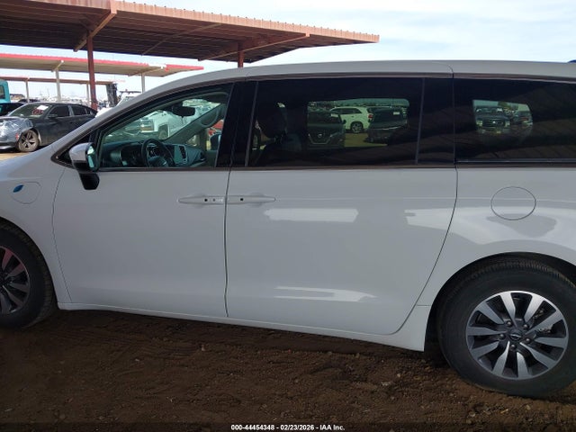 Chrysler Pacifica Hybrid Touring L 2023 2C4RC1L78PR626442 Image 15