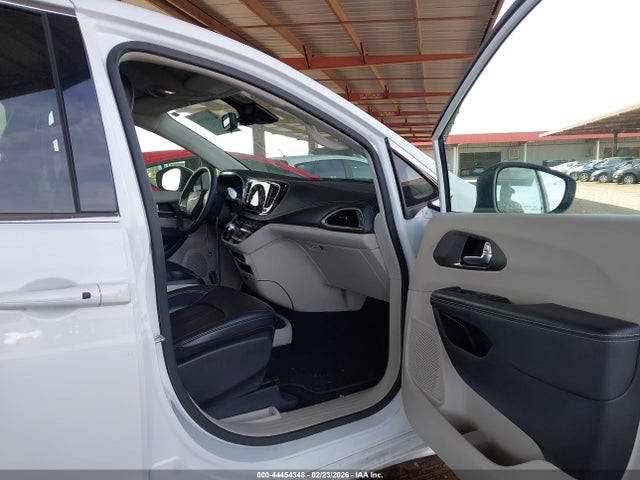 Chrysler Pacifica Hybrid Touring L 2023 2C4RC1L78PR626442 Image 5