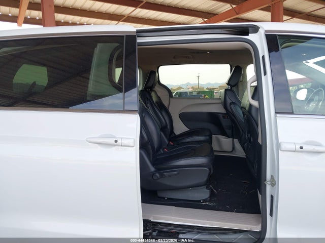 Chrysler Pacifica Hybrid Touring L 2023 2C4RC1L78PR626442 Image 8