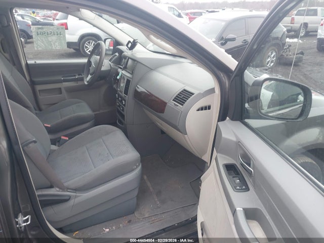 2010 Chrysler Town & Country New Lx მანქანა იყიდება აუქციონზე, vin: 2A4RR2D17AR454503, აუქციონის ნომერი: 44454504
