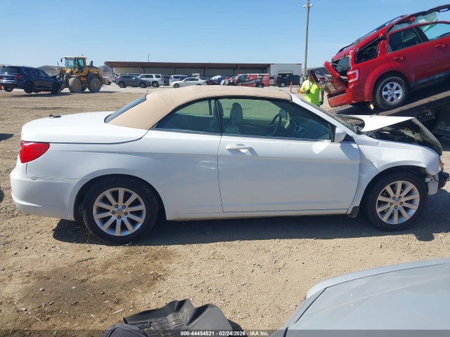Продажа на аукционе авто 2013 Chrysler 200 Touring, vin: 1C3BCBEB5DN511979, номер лота: 44454521