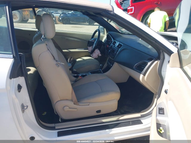 Продажа на аукционе авто 2013 Chrysler 200 Touring, vin: 1C3BCBEB5DN511979, номер лота: 44454521