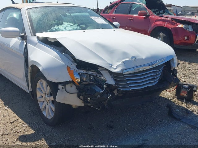 Продажа на аукционе авто 2013 Chrysler 200 Touring, vin: 1C3BCBEB5DN511979, номер лота: 44454521