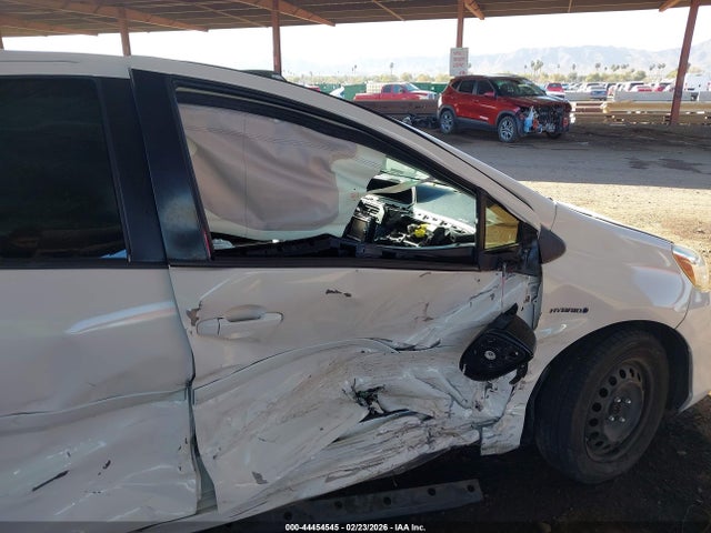 JTDKDTB31F1584000 Toyota Prius C Two