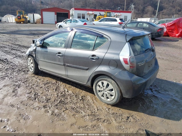 2013 TOYOTA PRIUS C JTDKDTB30D1533911 Photo 2