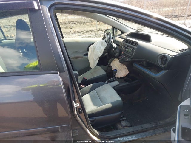 2013 TOYOTA PRIUS C JTDKDTB30D1533911 Photo 4