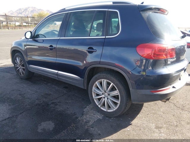 2016 VOLKSWAGEN TIGUAN WVGAV7AX3GW544053 Photo 2