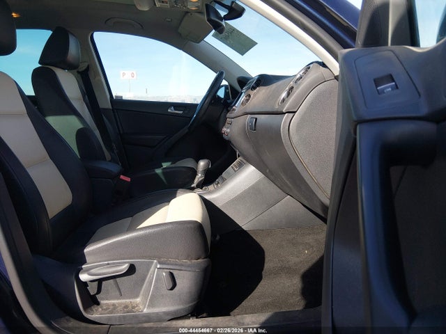 2016 VOLKSWAGEN TIGUAN WVGAV7AX3GW544053 Photo 4