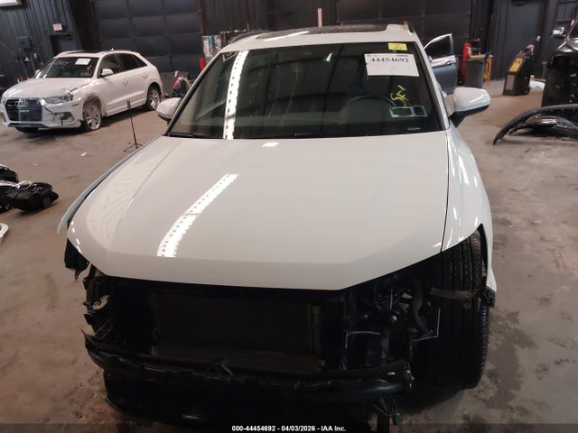 Продажа на аукционе авто 2025 Audi Q3 Premium 45 Tfsi S Line Quattro Tiptronic, vin: WA1DECF32S1027407, номер лота: 44454692