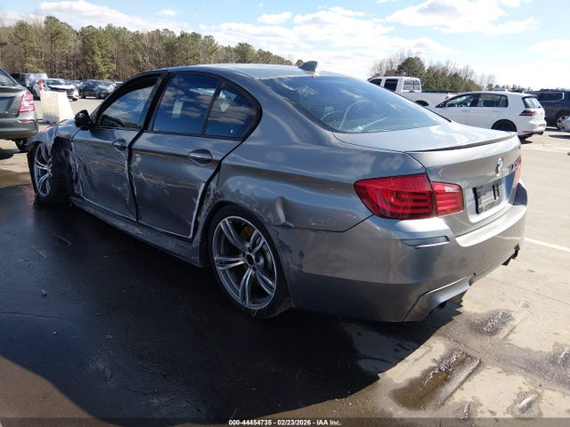 2013 BMW M5 WBSFV9C58DD097043 Photo 2