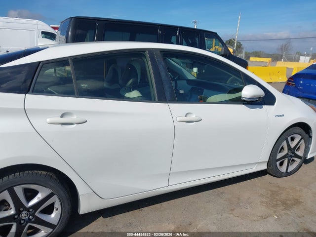 JTDKARFU5G3503035 Toyota Prius Three Touring