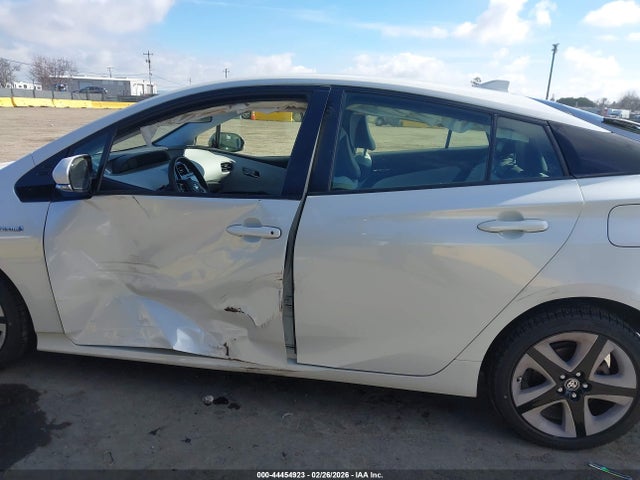 JTDKARFU5G3503035 Toyota Prius Three Touring