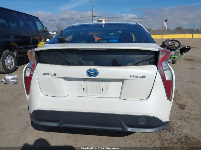 JTDKARFU5G3503035 Toyota Prius Three Touring