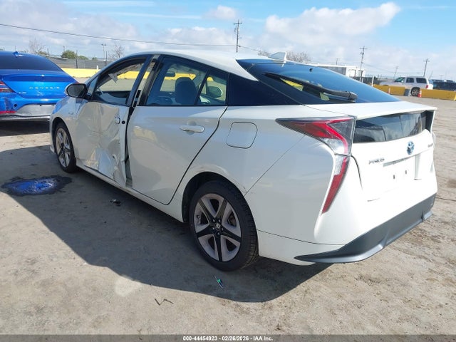 JTDKARFU5G3503035 Toyota Prius Three Touring