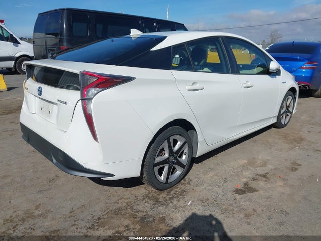 JTDKARFU5G3503035 Toyota Prius Three Touring