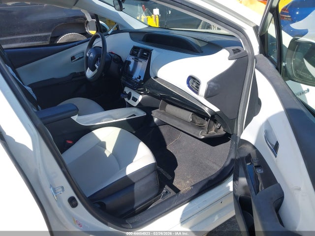 JTDKARFU5G3503035 Toyota Prius Three Touring