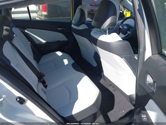 JTDKARFU5G3503035 Toyota Prius Three Touring