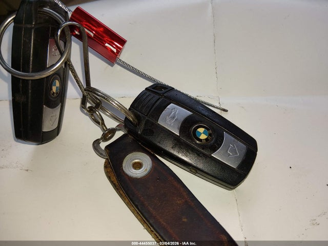2006 Bmw 330xi მანქანა იყიდება აუქციონზე, vin: WBAVD33526KL52994, აუქციონის ნომერი: 44455037