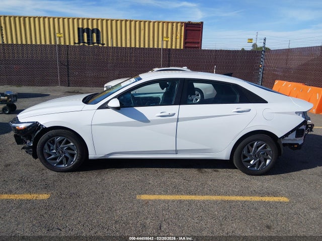 KMHLM4DJ0SU157594 Hyundai Elantra Hybrid Blue