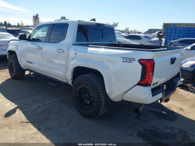 2024 TOYOTA TACOMA 3TMLB5JN1RM072222 Photo 2
