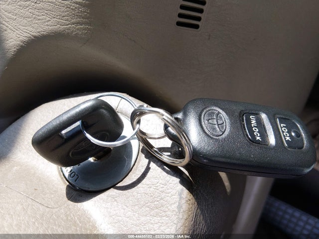 2004 TOYOTA COROLLA 1NXBR32E84Z279717 Photo 10