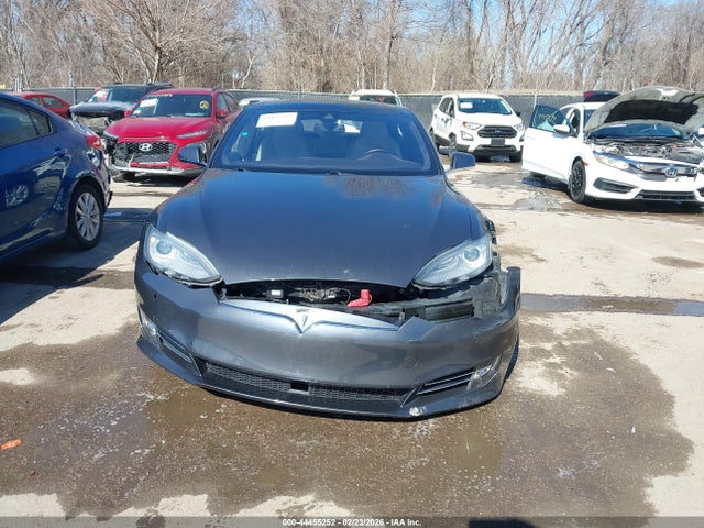 44455252 :رقم المزاد ، 5YJSA1H49FF083988 vin ، 2015 Tesla Model S 85d/p85d مزاد بيع