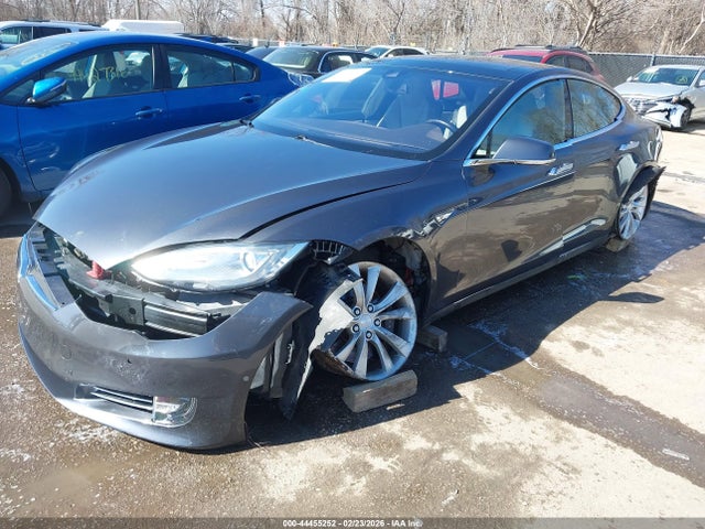 44455252 :رقم المزاد ، 5YJSA1H49FF083988 vin ، 2015 Tesla Model S 85d/p85d مزاد بيع