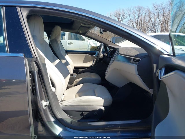 44455252 :رقم المزاد ، 5YJSA1H49FF083988 vin ، 2015 Tesla Model S 85d/p85d مزاد بيع