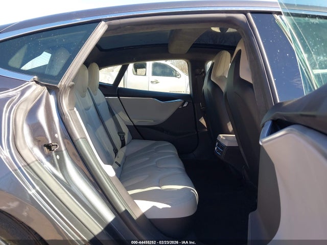 44455252 :رقم المزاد ، 5YJSA1H49FF083988 vin ، 2015 Tesla Model S 85d/p85d مزاد بيع