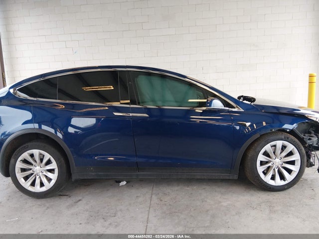 2017 Tesla Model X 100d/75d/90d მანქანა იყიდება აუქციონზე, vin: 5YJXCBE23HF065675, აუქციონის ნომერი: 44455282