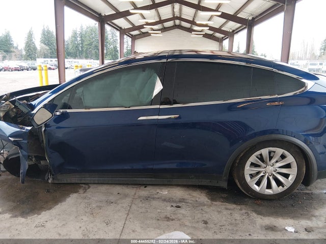 2017 Tesla Model X 100d/75d/90d მანქანა იყიდება აუქციონზე, vin: 5YJXCBE23HF065675, აუქციონის ნომერი: 44455282