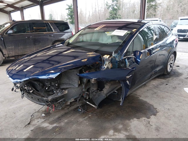 2017 Tesla Model X 100d/75d/90d მანქანა იყიდება აუქციონზე, vin: 5YJXCBE23HF065675, აუქციონის ნომერი: 44455282