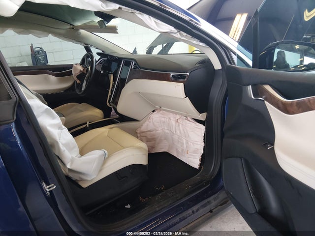 2017 Tesla Model X 100d/75d/90d მანქანა იყიდება აუქციონზე, vin: 5YJXCBE23HF065675, აუქციონის ნომერი: 44455282
