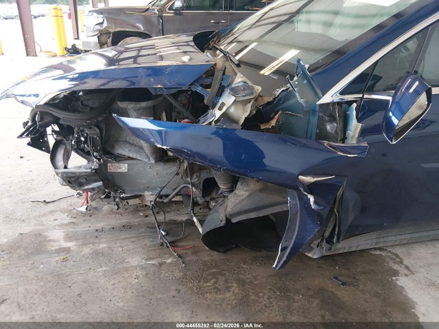 2017 Tesla Model X 100d/75d/90d მანქანა იყიდება აუქციონზე, vin: 5YJXCBE23HF065675, აუქციონის ნომერი: 44455282