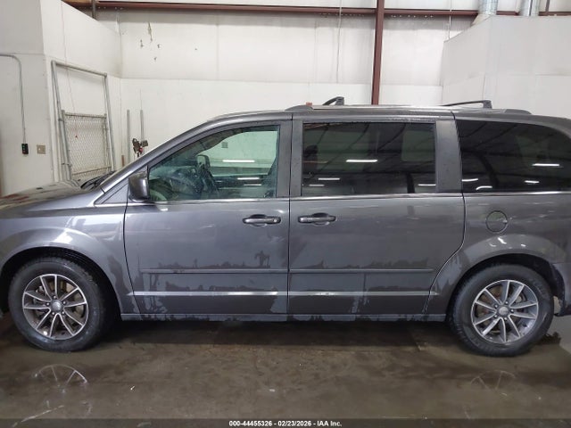 2C4RDGCGXHR624256 Dodge Grand Caravan Sxt